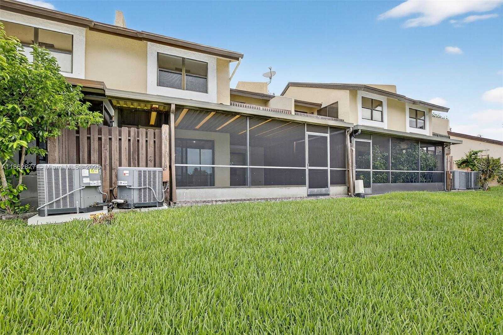 Small Image of 340 SOUTH WEST 97TH AVE, Pembroke Pines Number 41