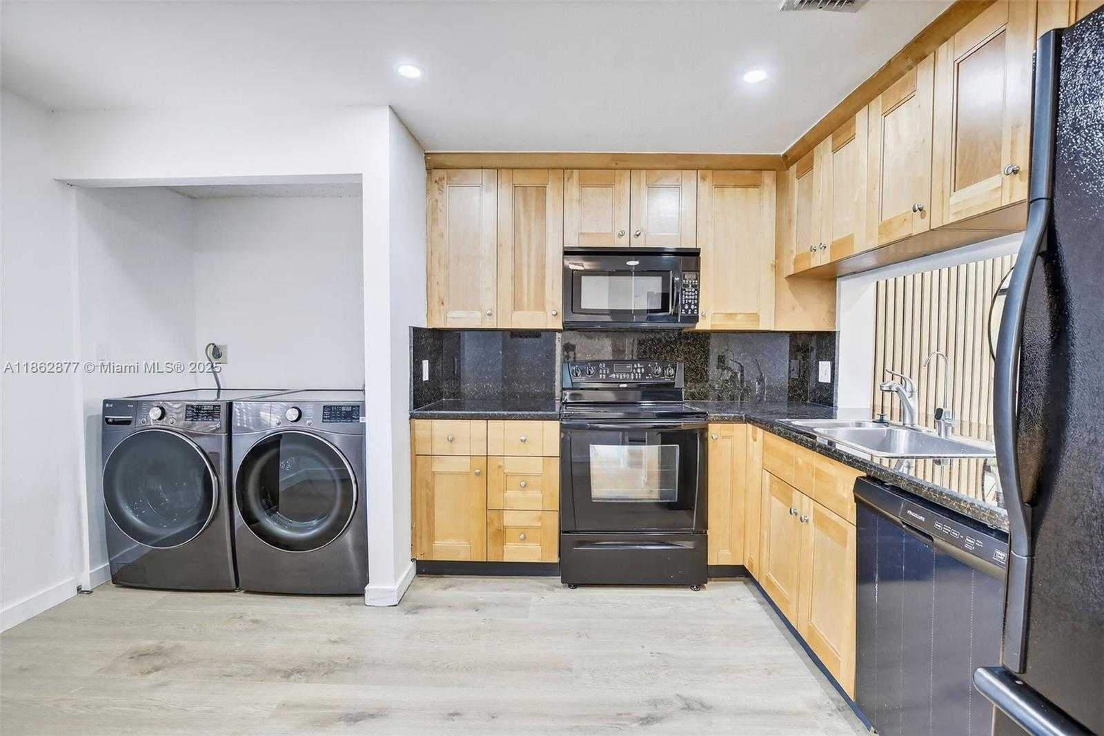Small Image of 340 SOUTH WEST 97TH AVE, Pembroke Pines Number 5