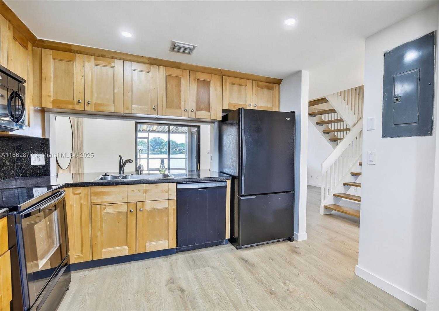 Small Image of 340 SOUTH WEST 97TH AVE, Pembroke Pines Number 8