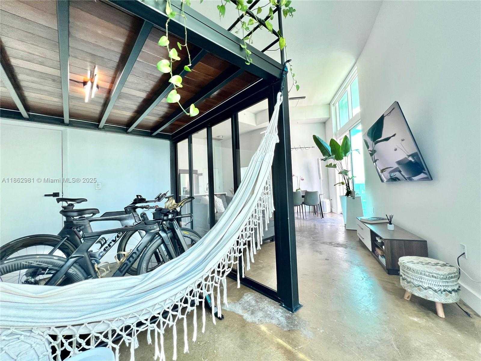 Small Image of 1900 NORTH BAYSHORE DR #909, Miami Number 10
