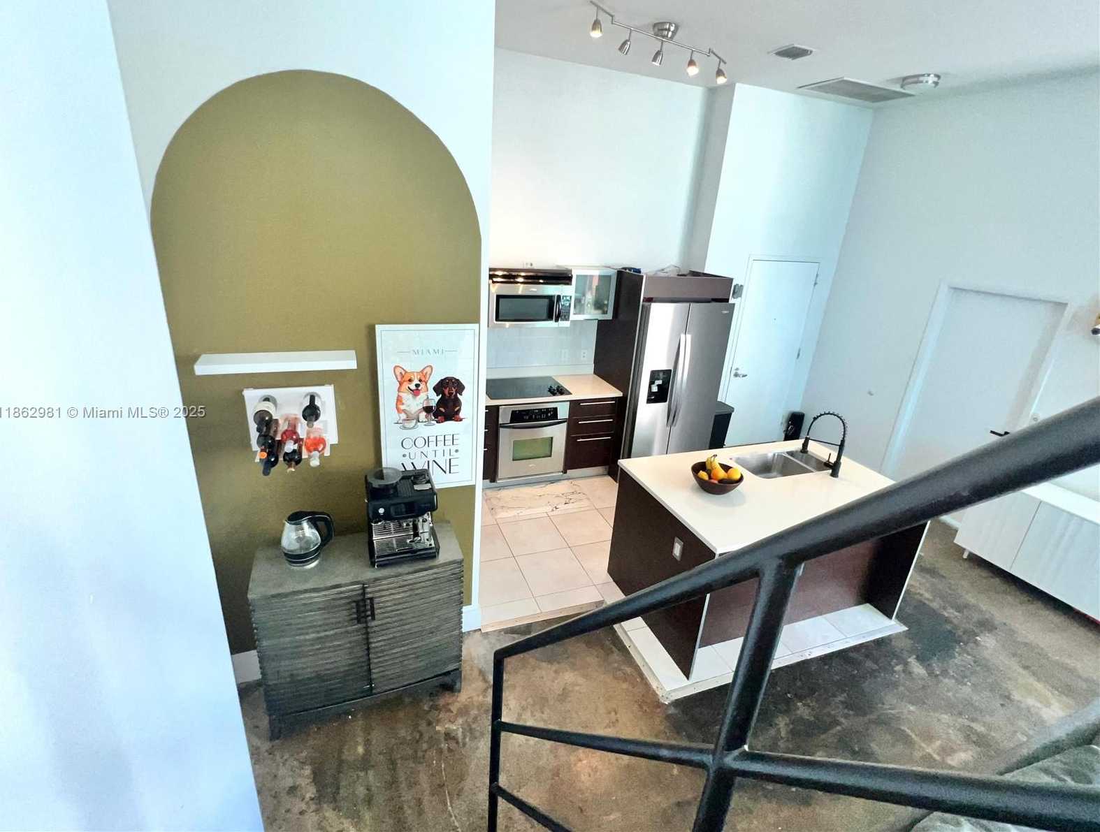Small Image of 1900 NORTH BAYSHORE DR #909, Miami Number 11
