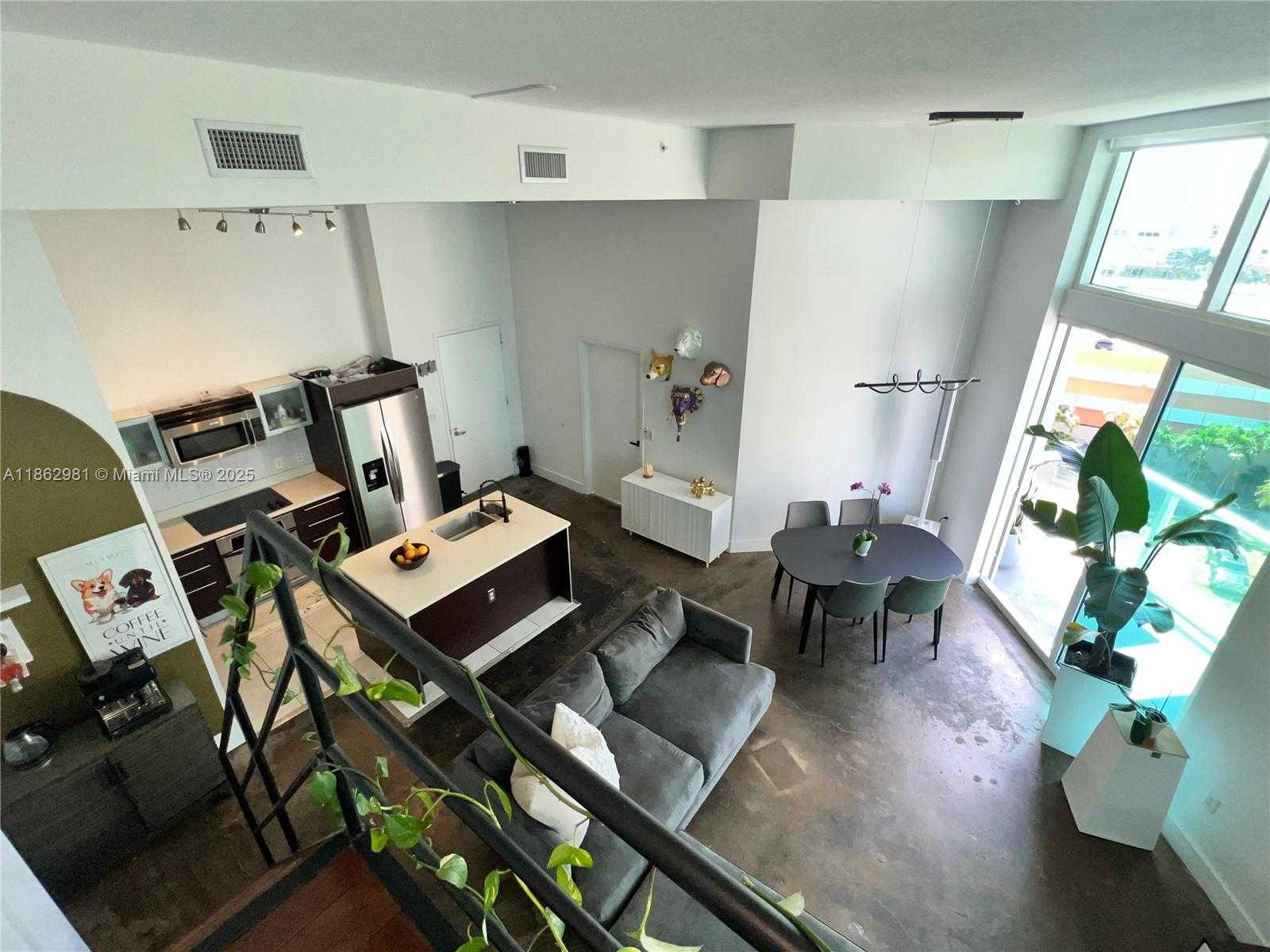 Small Image of 1900 NORTH BAYSHORE DR #909, Miami Number 12