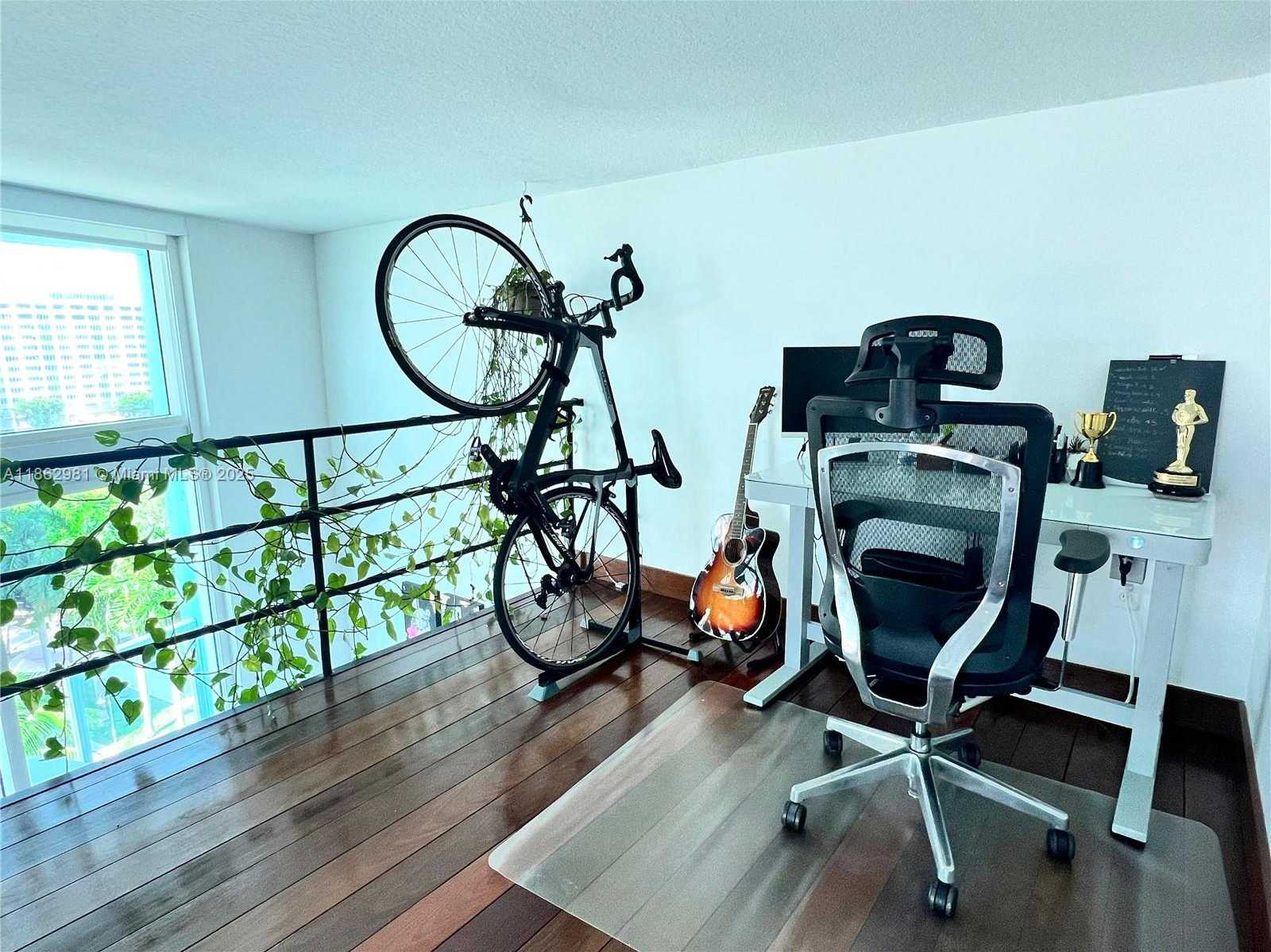 Small Image of 1900 NORTH BAYSHORE DR #909, Miami Number 14