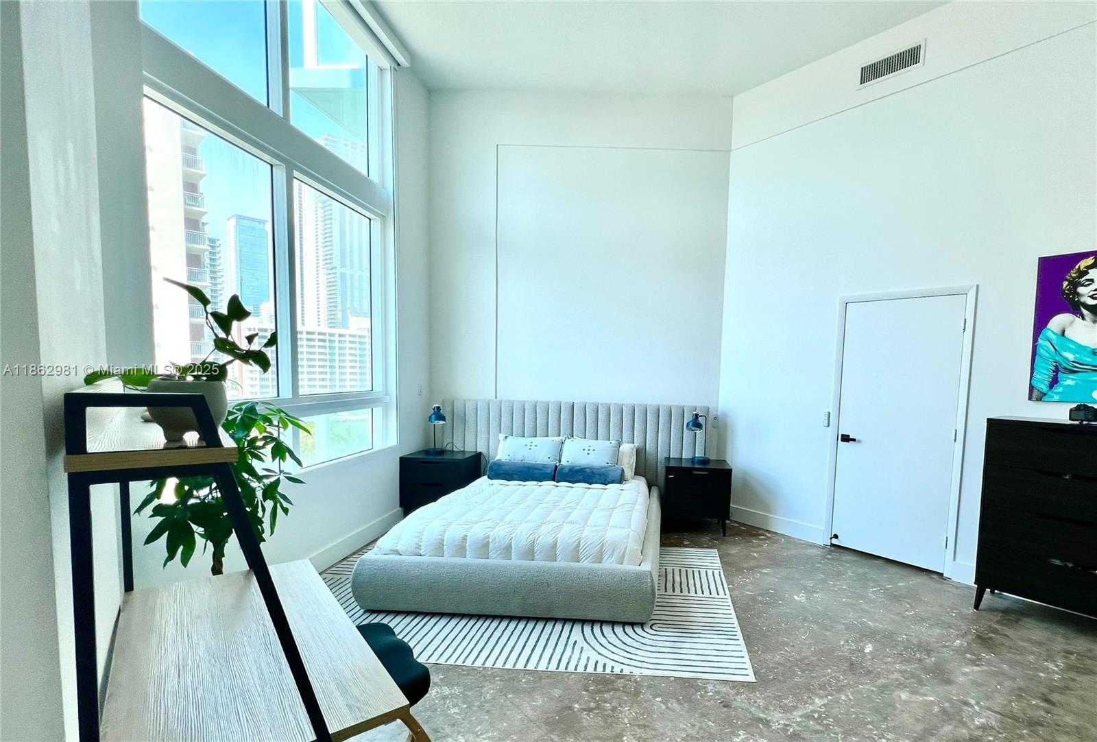 Small Image of 1900 NORTH BAYSHORE DR #909, Miami Number 16