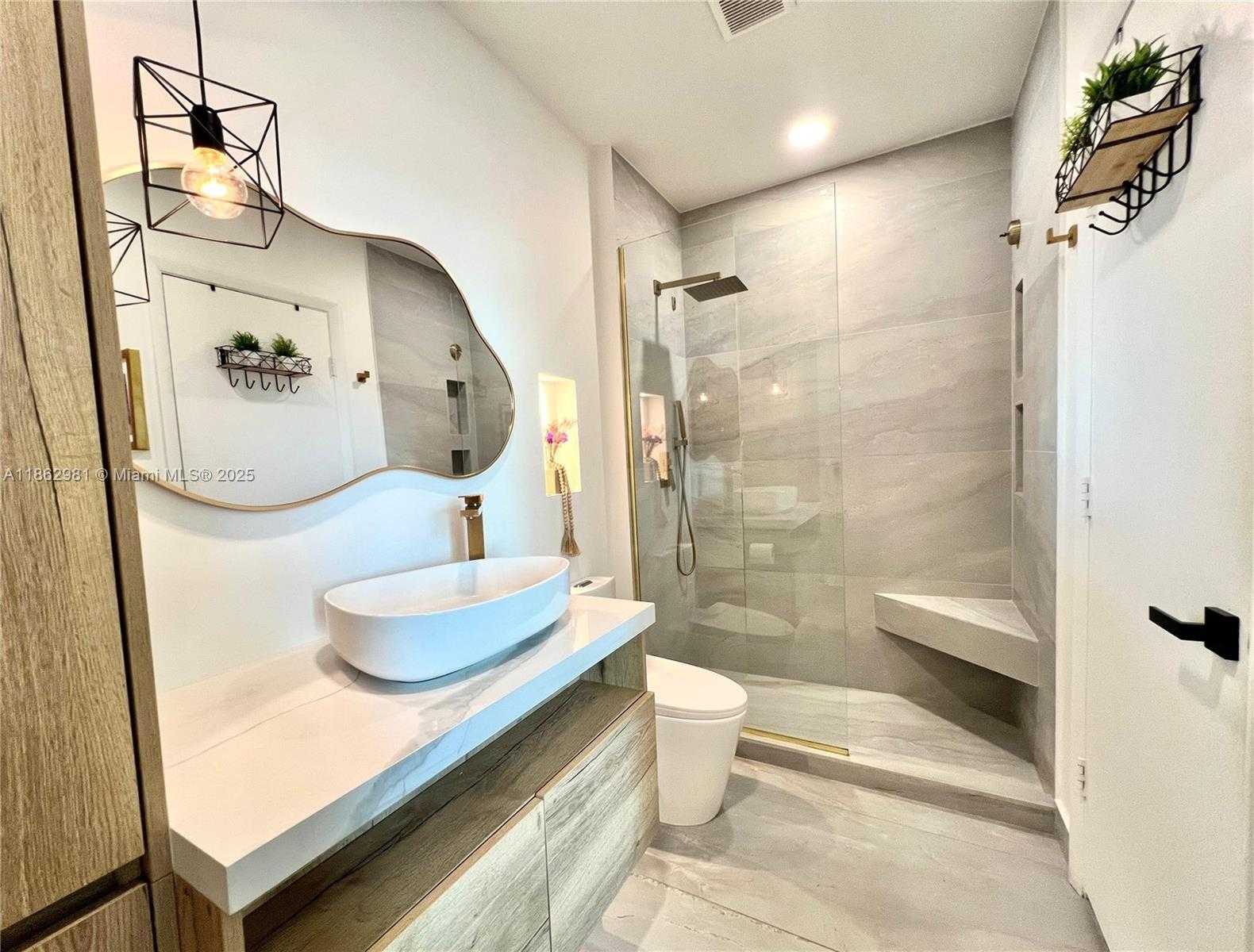 Small Image of 1900 NORTH BAYSHORE DR #909, Miami Number 18
