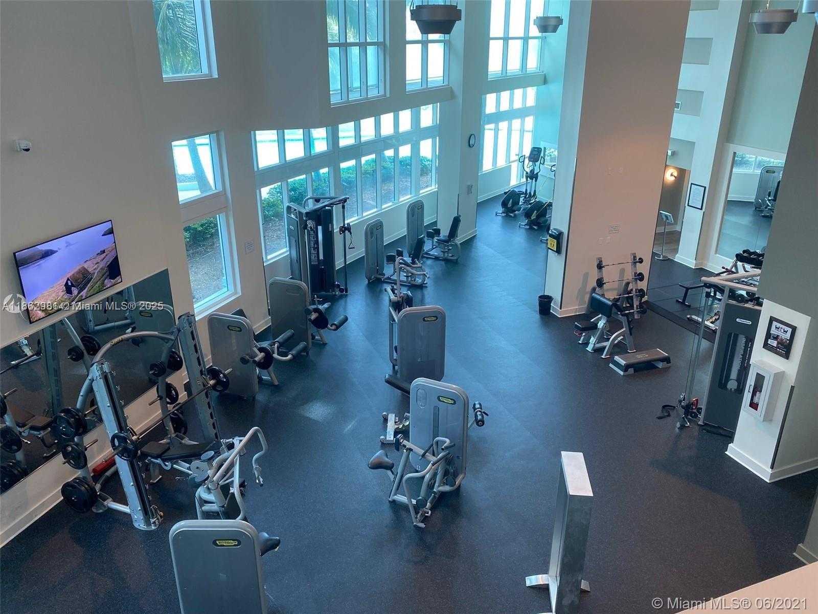 Small Image of 1900 NORTH BAYSHORE DR #909, Miami Number 22