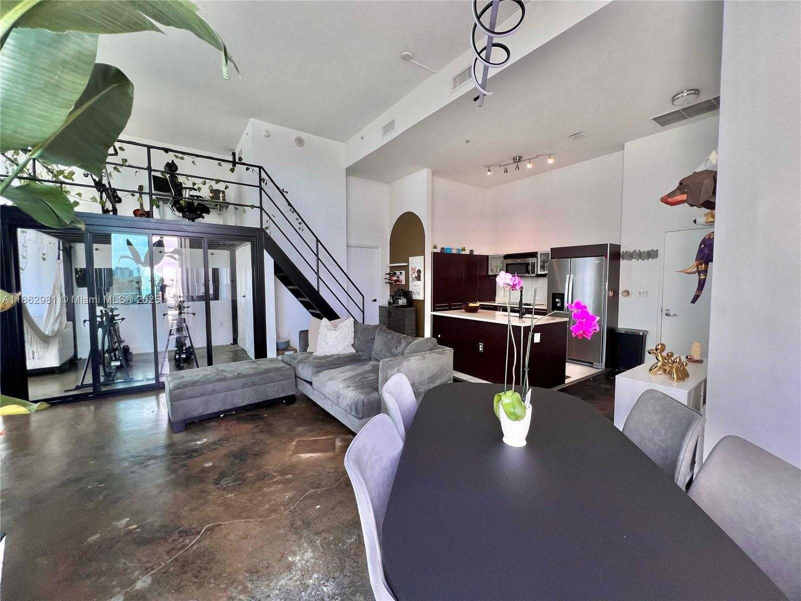 Small Image of 1900 NORTH BAYSHORE DR #909, Miami Number 3
