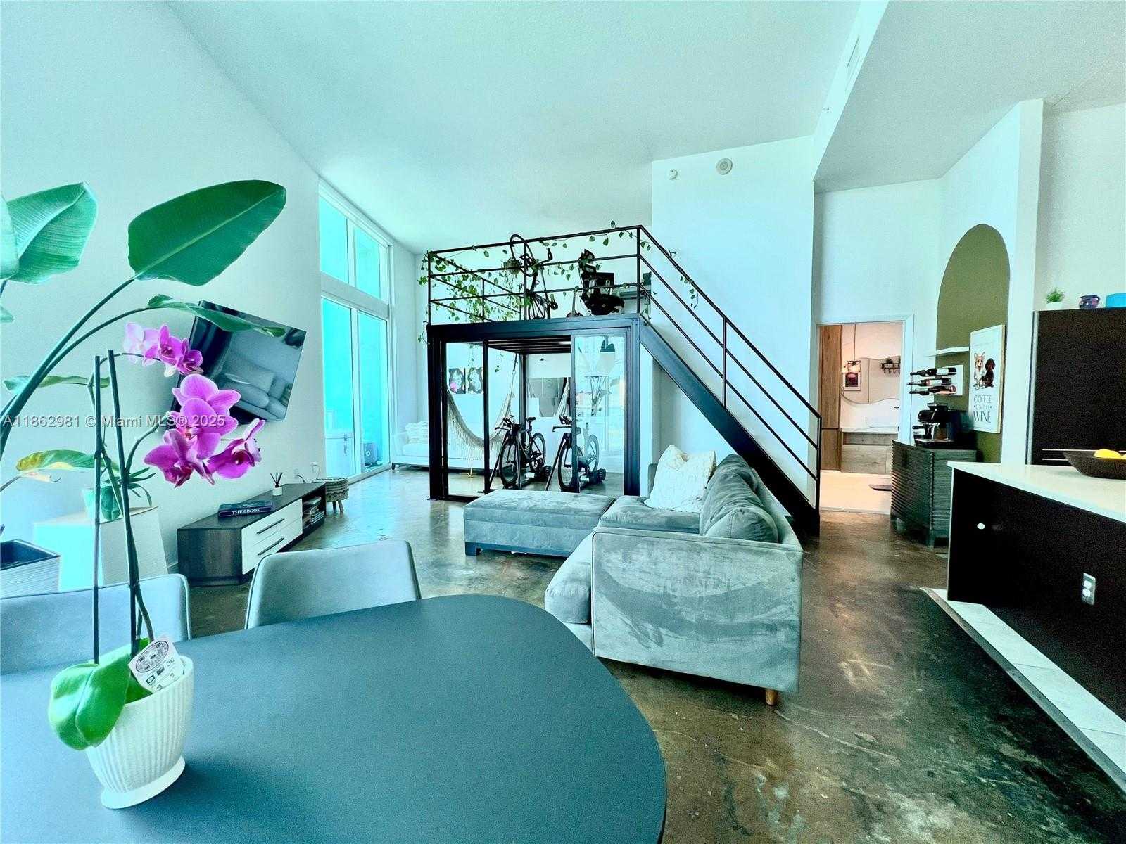 Small Image of 1900 NORTH BAYSHORE DR #909, Miami Number 4