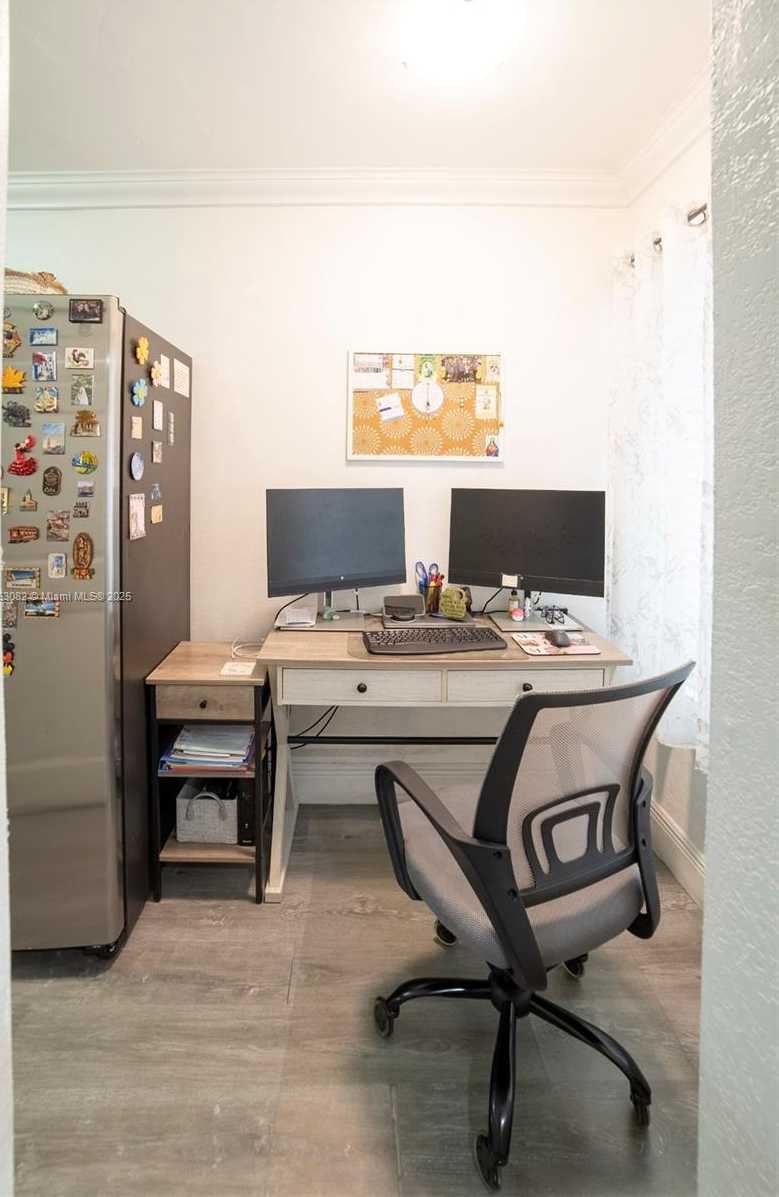 Small Image of Miami Number 4
