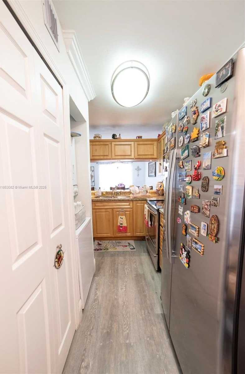 Small Image of Miami Number 6