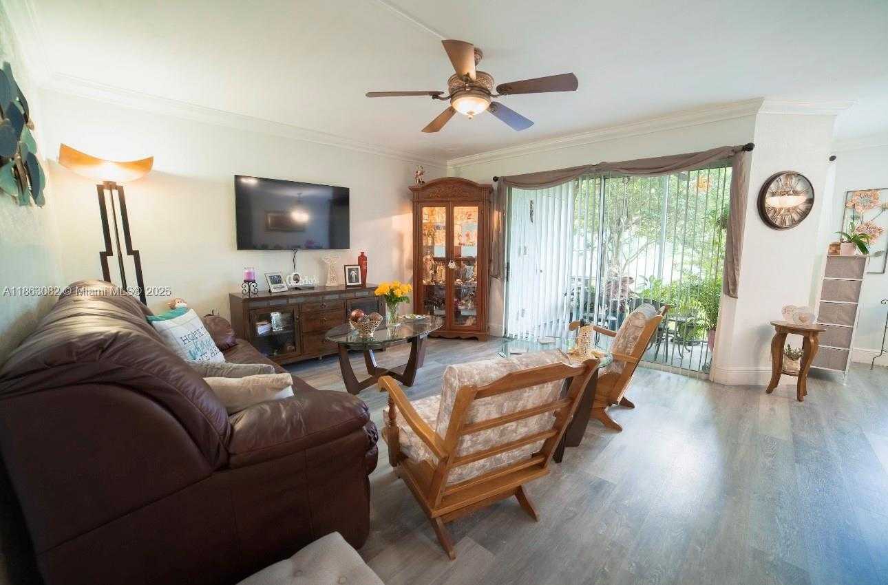 Small Image of Miami Number 9