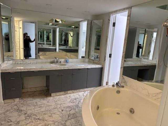 Small Image of 19500 TURNBERRY WAY #12E, Aventura Number 15