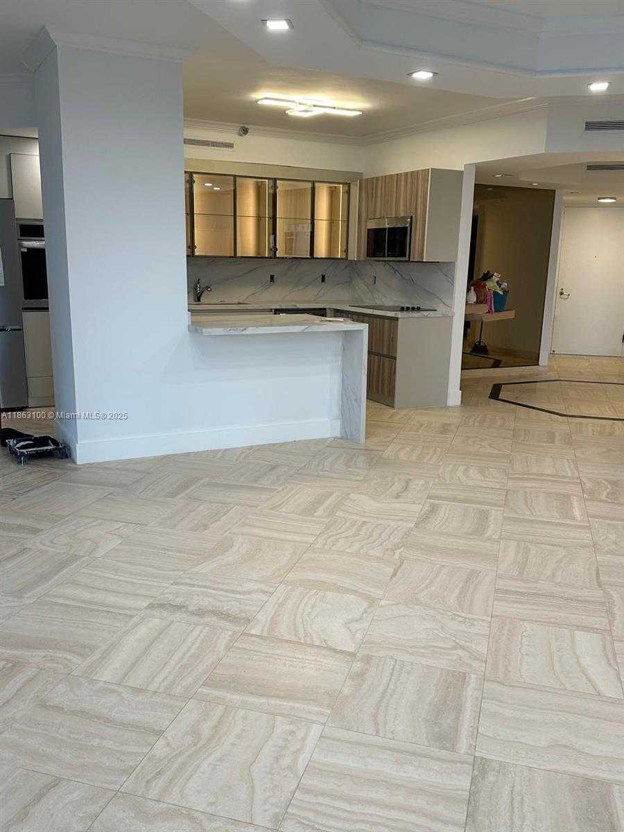 Small Image of 19500 TURNBERRY WAY #12E, Aventura Number 21