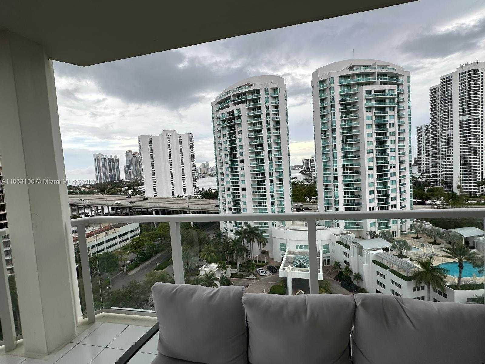 Small Image of 19500 TURNBERRY WAY #12E, Aventura Number 27