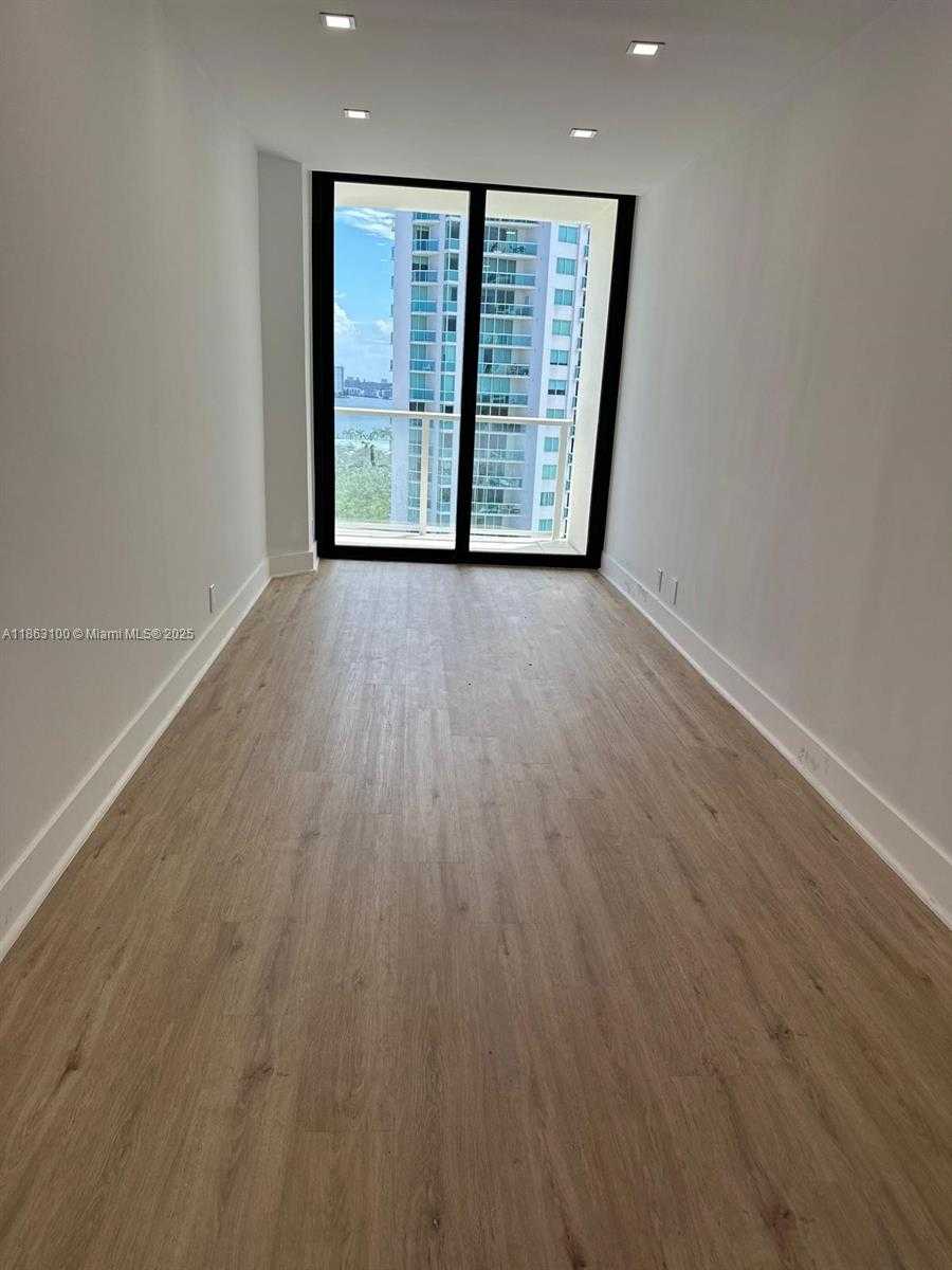 Small Image of 19500 TURNBERRY WAY #12E, Aventura Number 39
