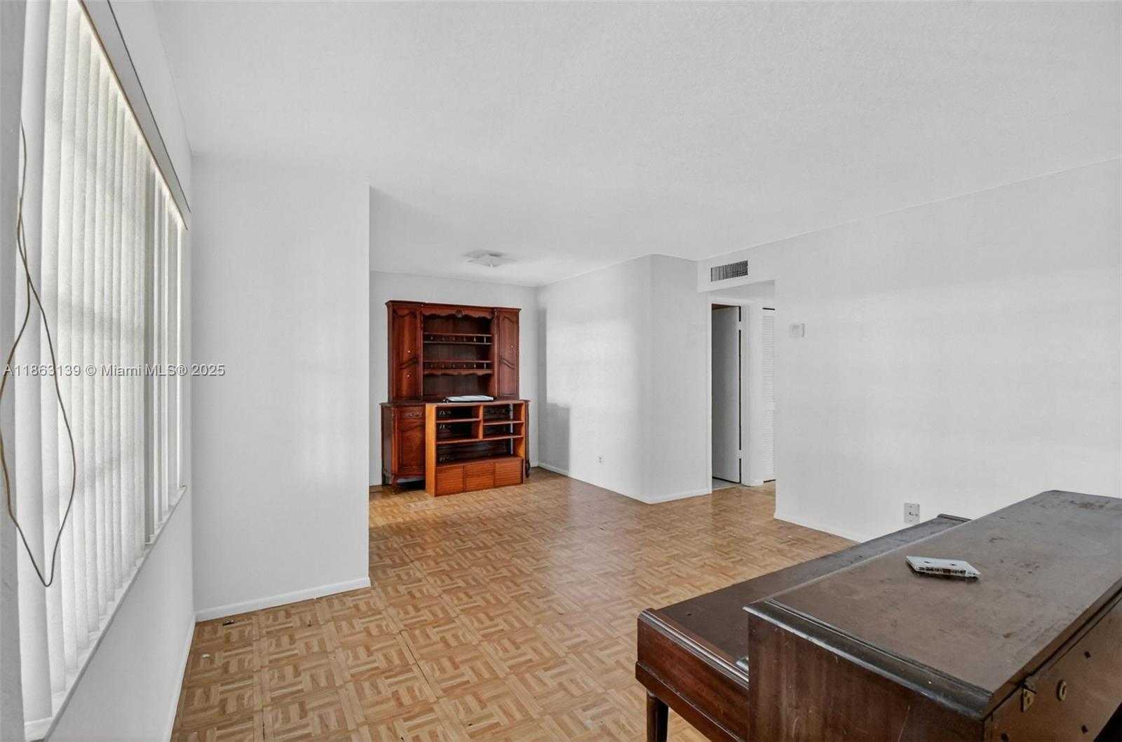 Small Image of 5300 WASHINGTON ST #N315, Hollywood Number 10