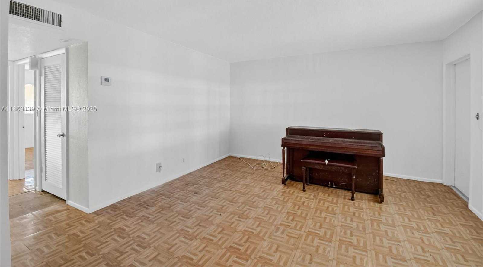 Small Image of 5300 WASHINGTON ST #N315, Hollywood Number 11