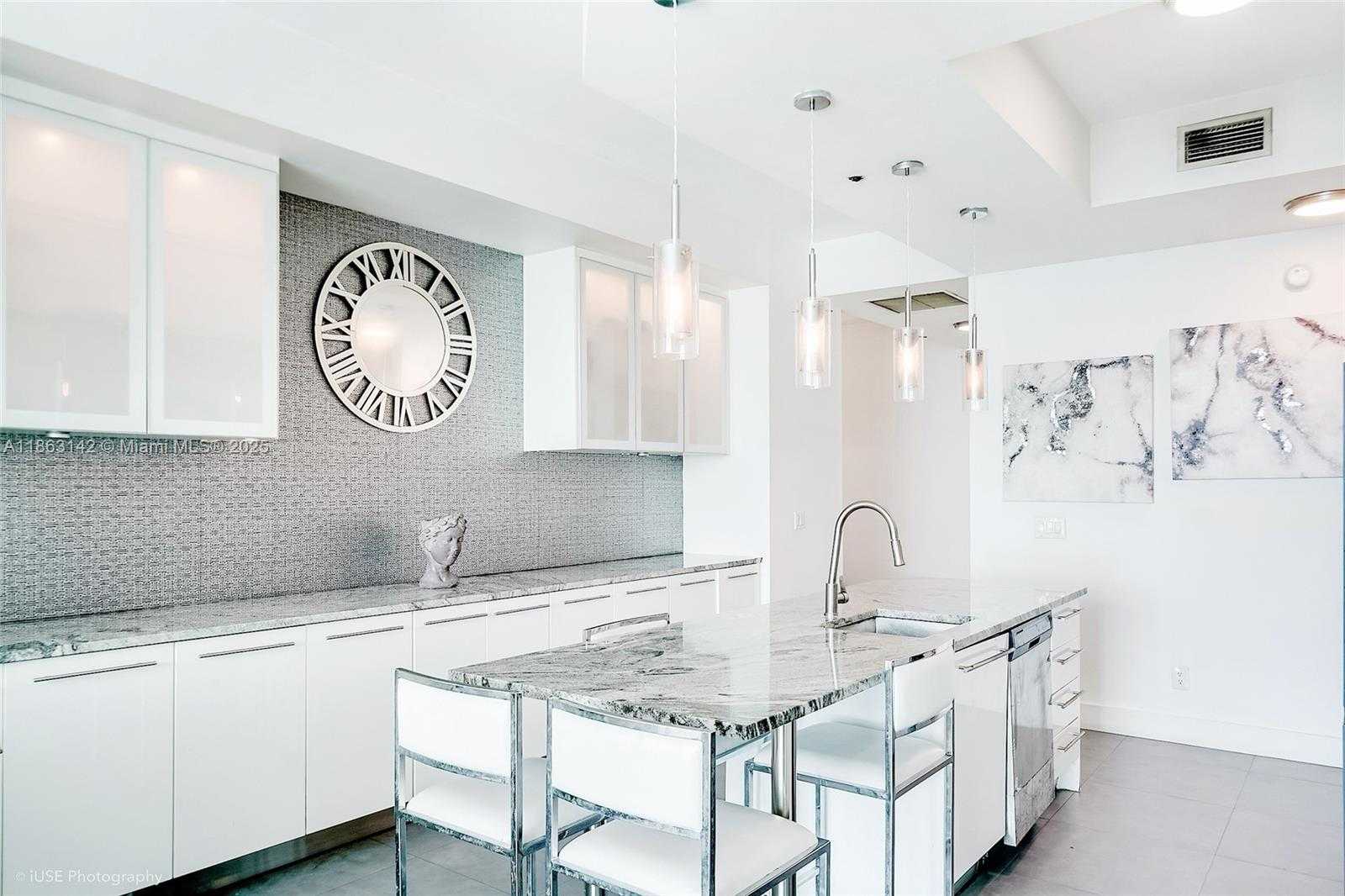 Small Image of 888 BISCAYNE BLVD #5004, Miami Number 4
