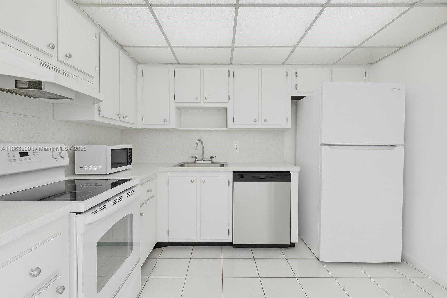 Small Image of 1300 NORTH EAST MIAMI GARDENS DR #219E, Miami Number 2