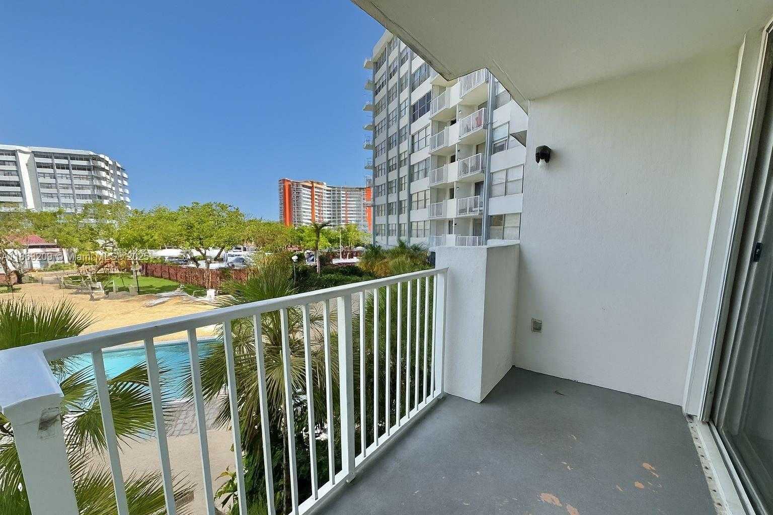 Small Image of 1300 NORTH EAST MIAMI GARDENS DR #219E, Miami Number 7