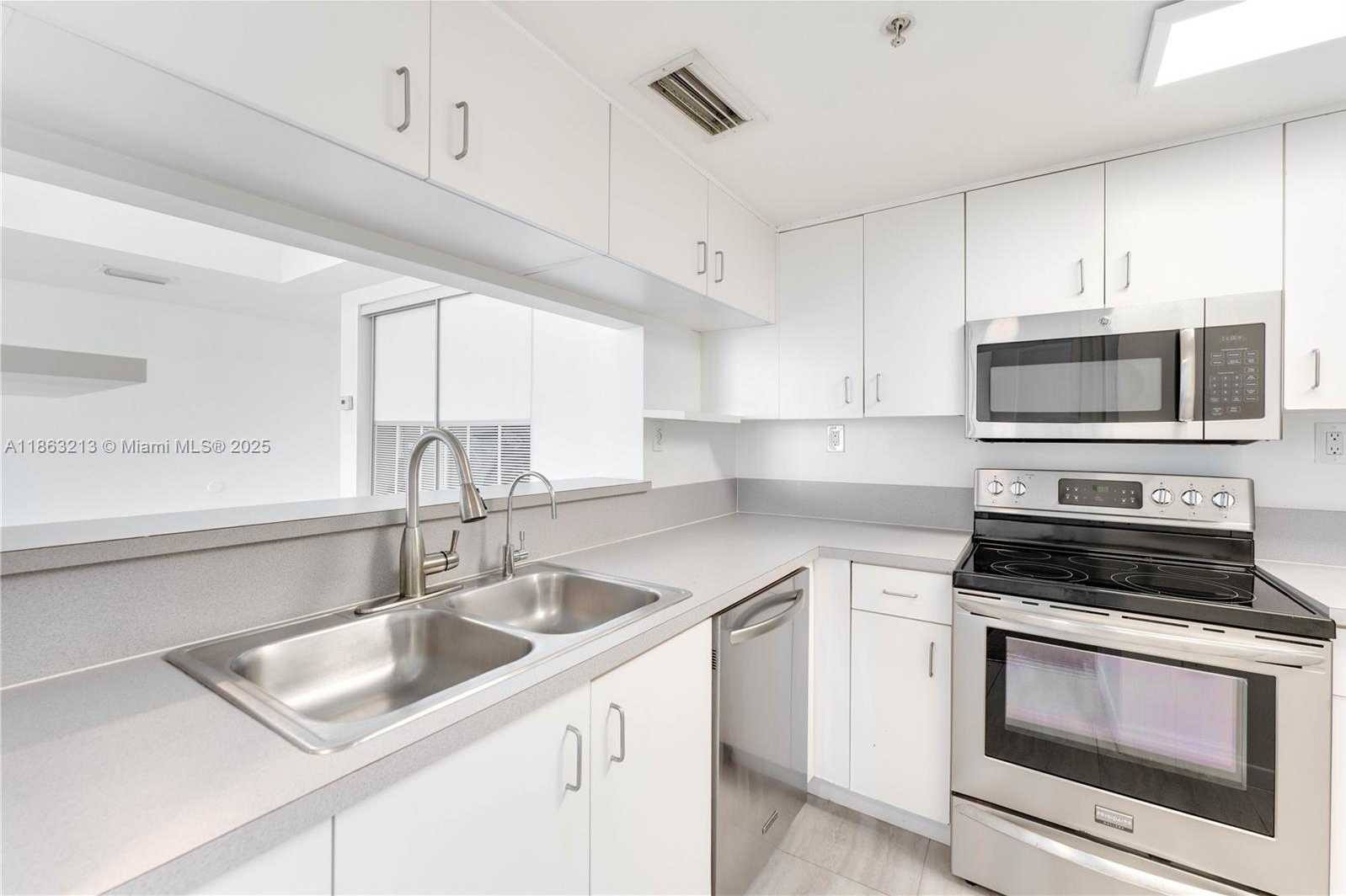 Small Image of 650 WEST AVE #2305, Miami Beach Number 6