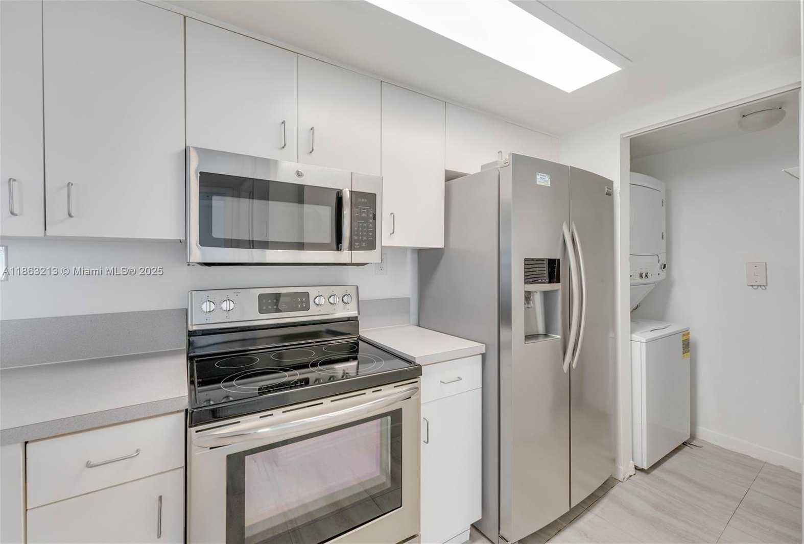 Small Image of 650 WEST AVE #2305, Miami Beach Number 8