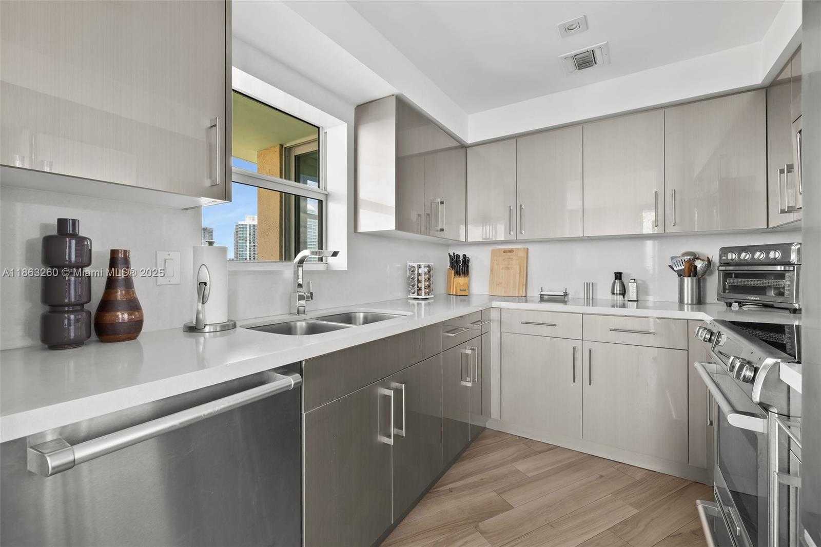 Small Image of 2475 BRICKELL AVE #2002, Miami Number 18