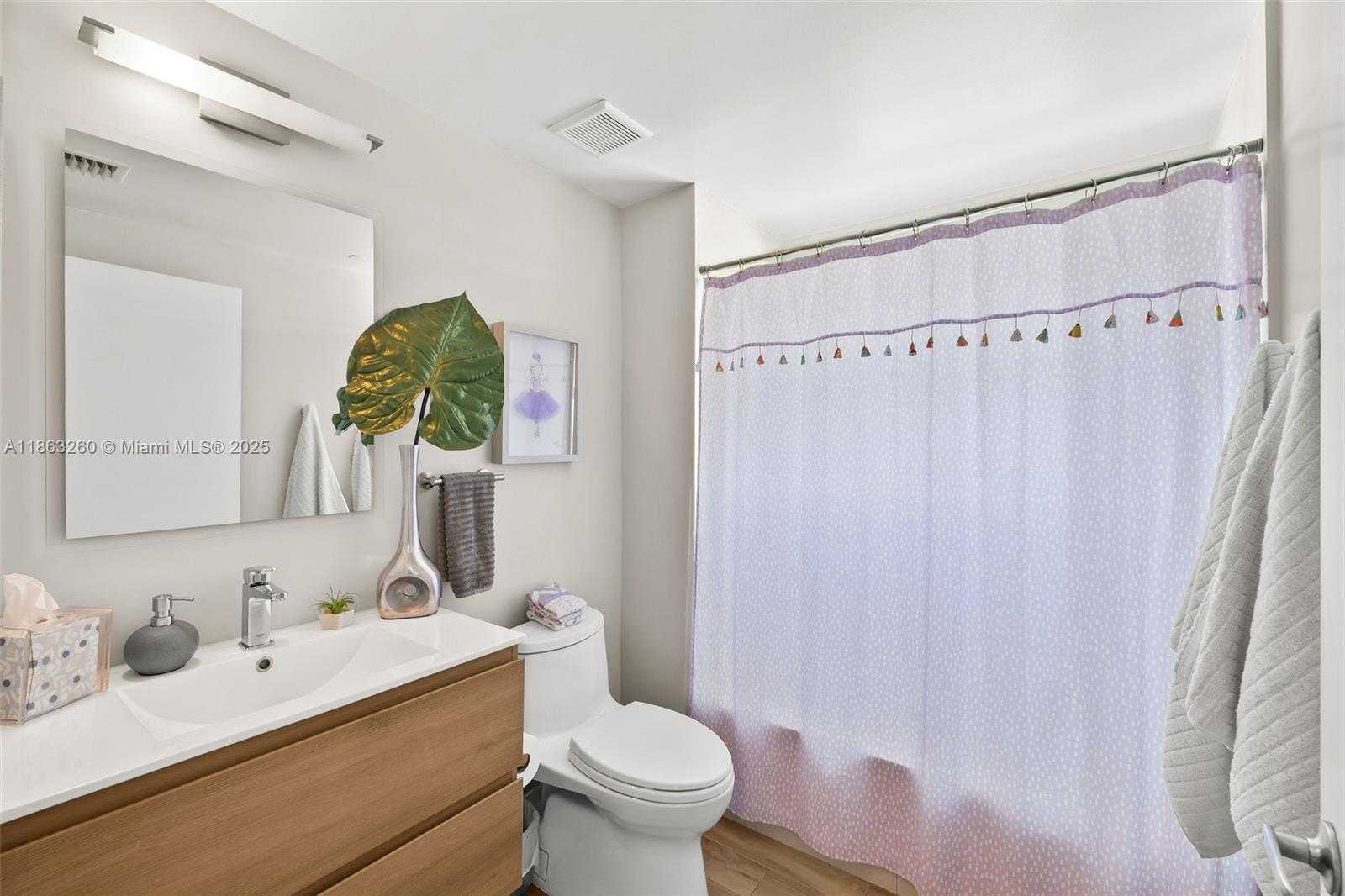Small Image of 2475 BRICKELL AVE #2002, Miami Number 32