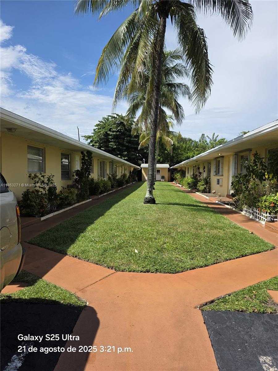 Small Image of 2241 MONROE ST #8, Hollywood Number 2