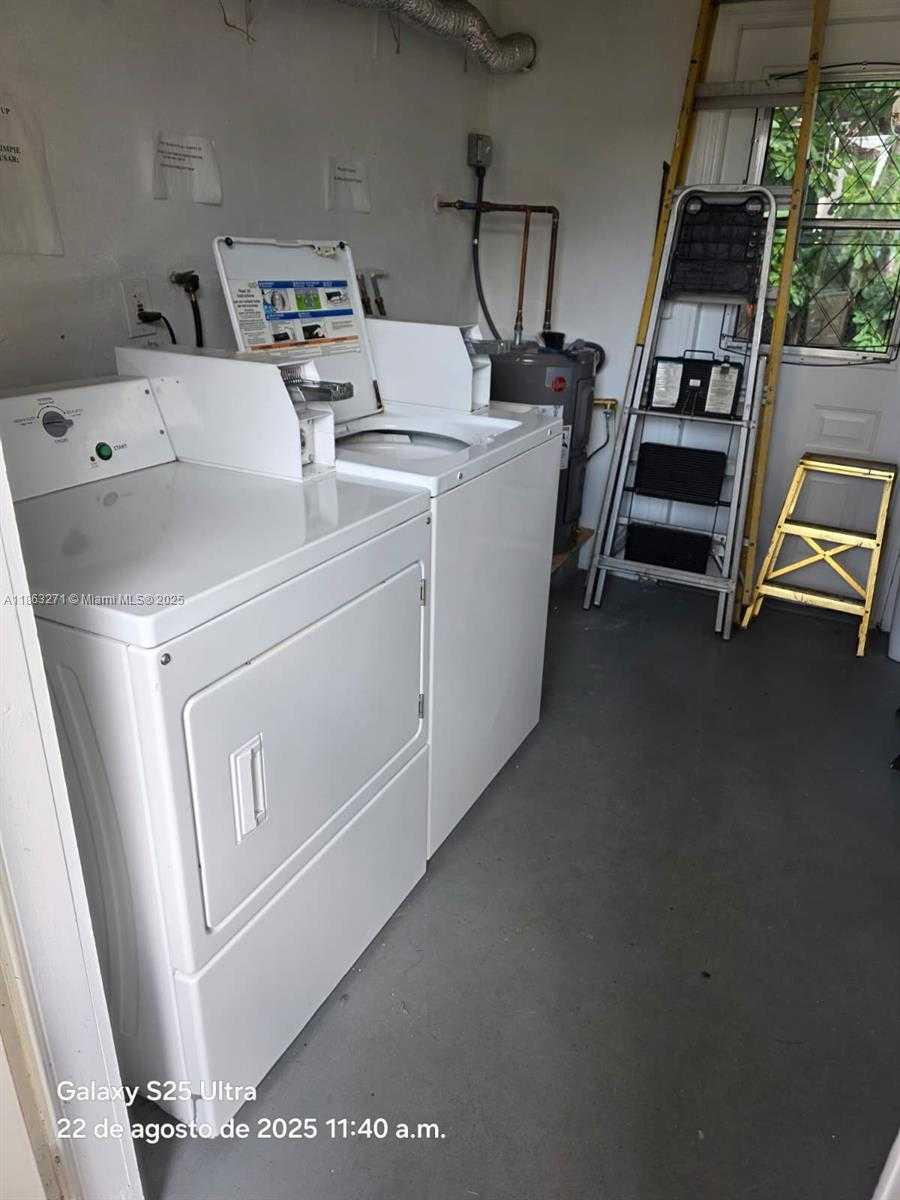 Small Image of 2241 MONROE ST #8, Hollywood Number 37