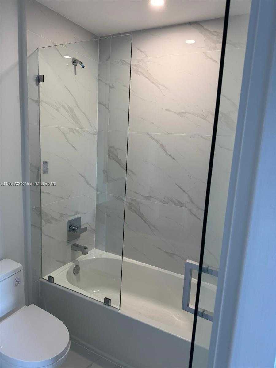 Small Image of 700 NORTH EAST 24 STREET #1407, Miami Number 25