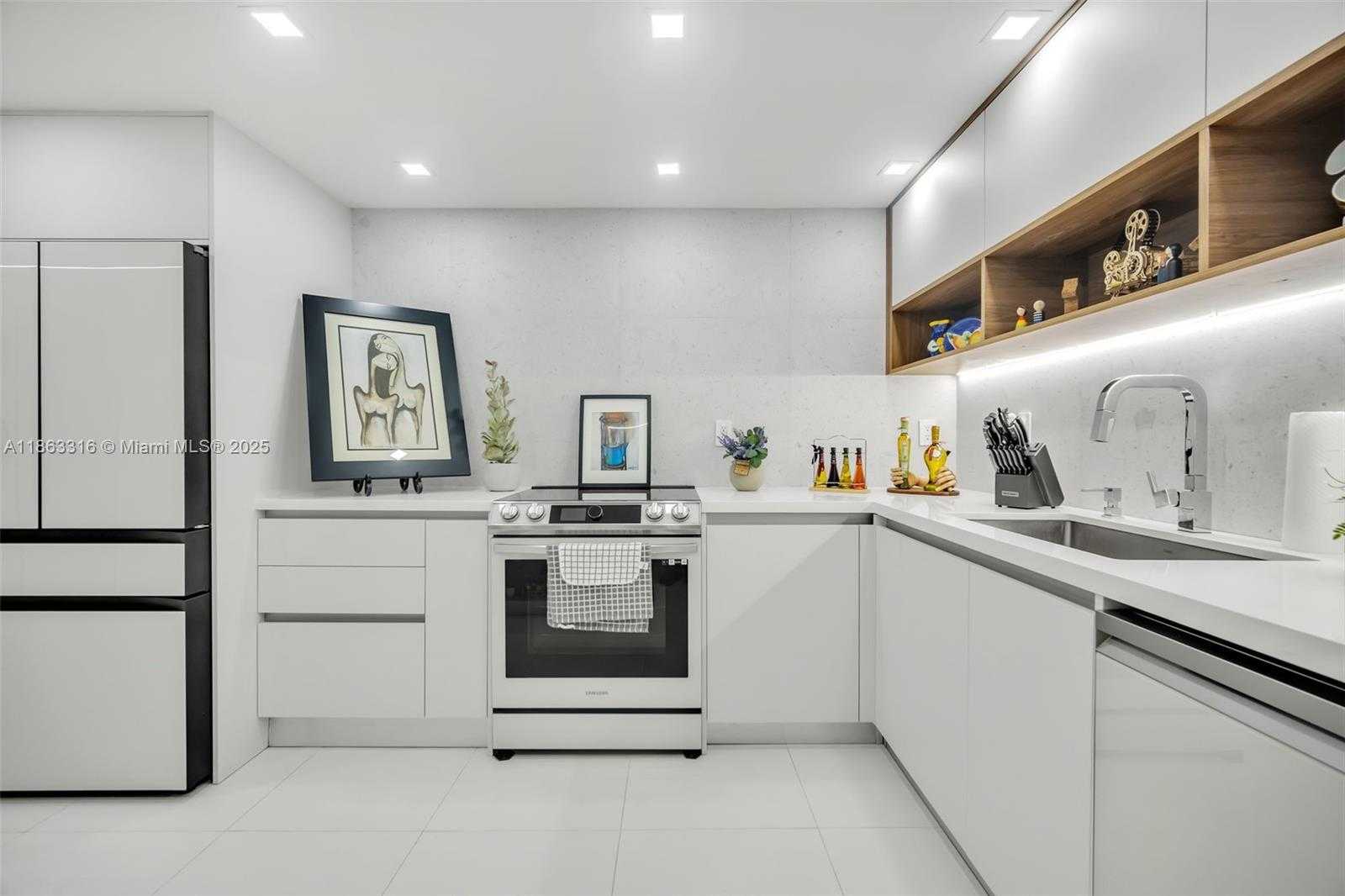 Small Image of 6801 INDIAN CREEK DR #304, Miami Beach Number 10