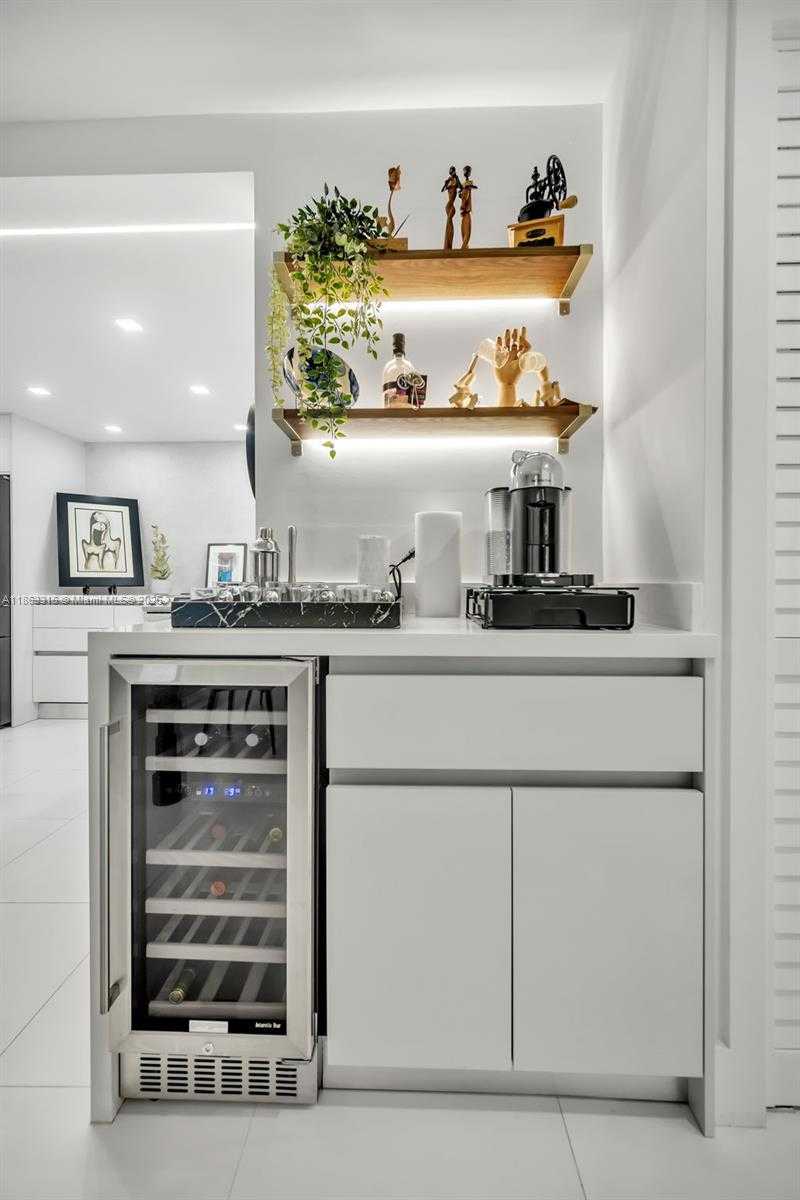 Small Image of 6801 INDIAN CREEK DR #304, Miami Beach Number 12