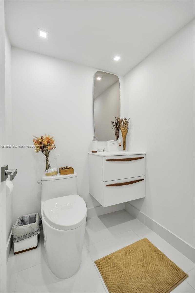 Small Image of 6801 INDIAN CREEK DR #304, Miami Beach Number 18