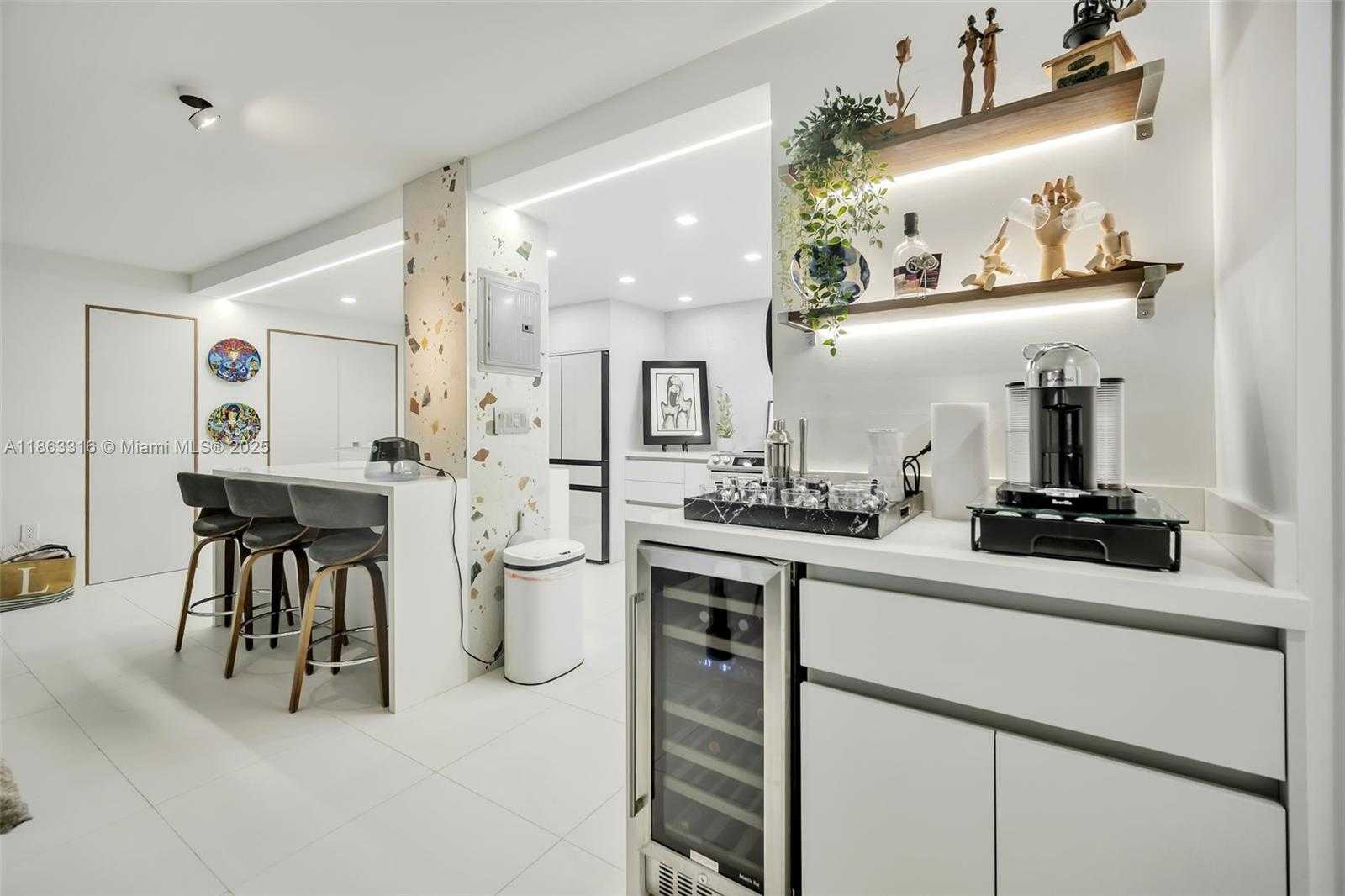 Small Image of 6801 INDIAN CREEK DR #304, Miami Beach Number 3