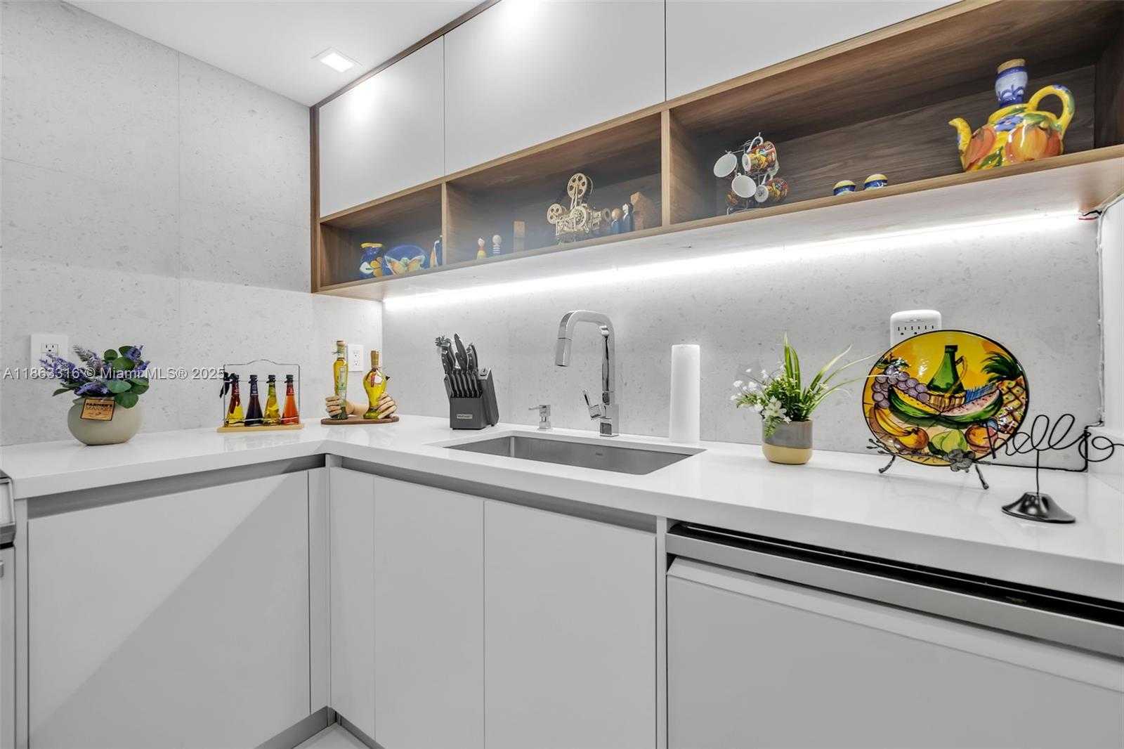 Small Image of 6801 INDIAN CREEK DR #304, Miami Beach Number 8