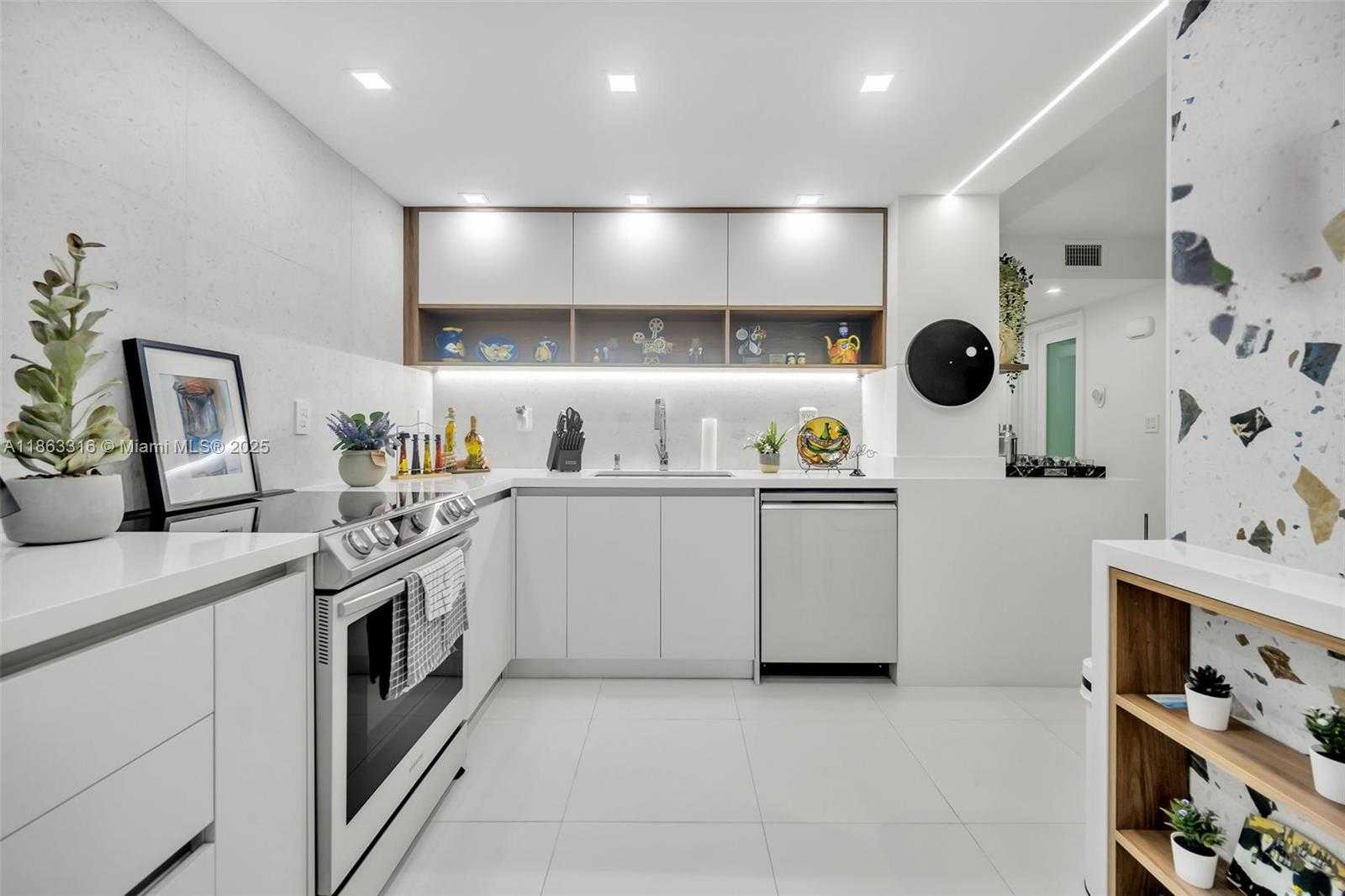 Small Image of 6801 INDIAN CREEK DR #304, Miami Beach Number 9