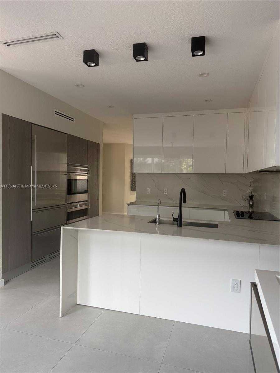 Small Image of 10857 NORTH WEST 84TH ST, Doral Number 11