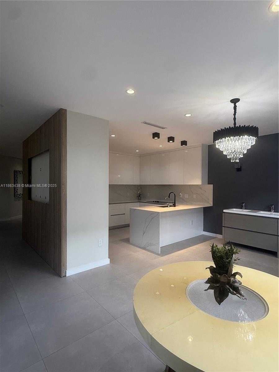 Small Image of 10857 NORTH WEST 84TH ST, Doral Number 13