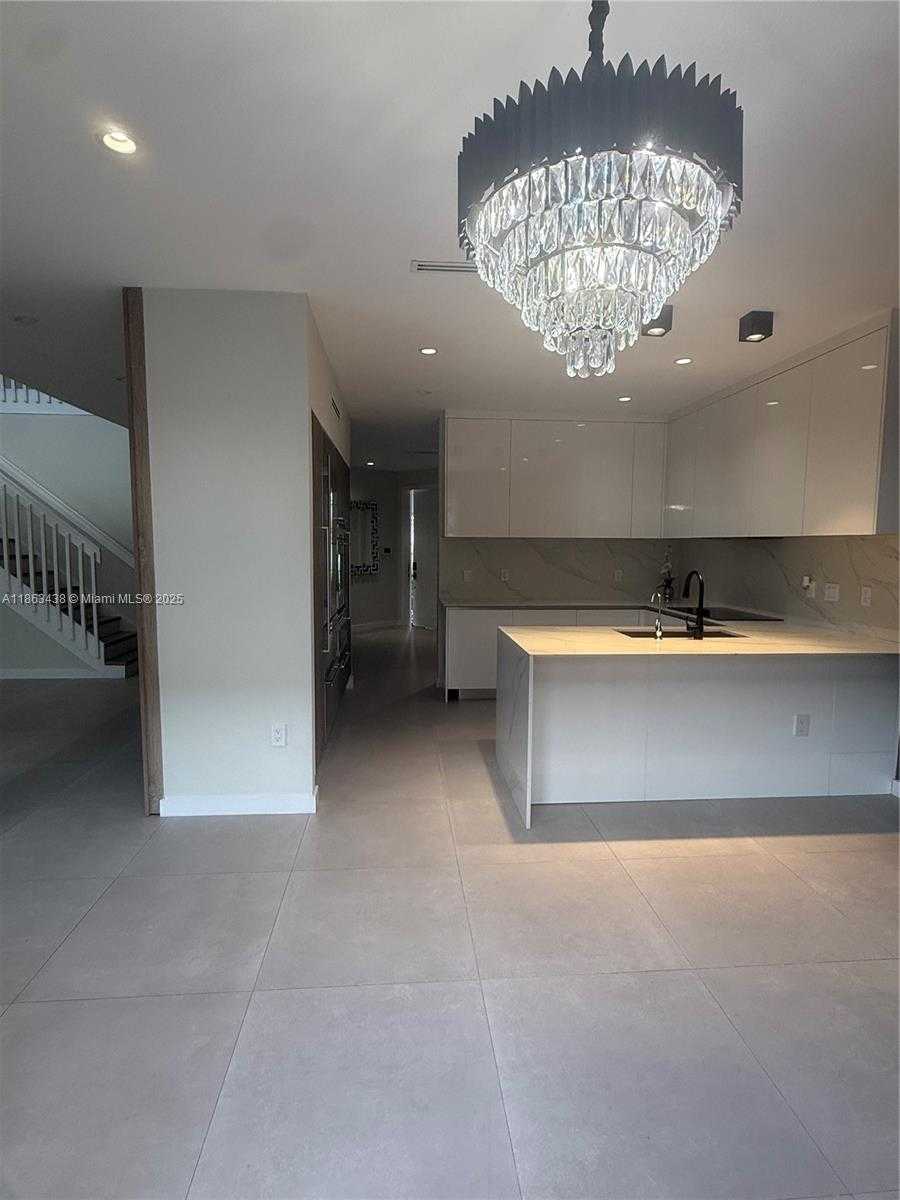 Small Image of 10857 NORTH WEST 84TH ST, Doral Number 14