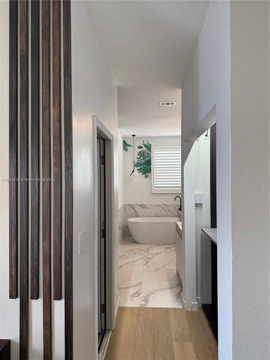 Small Image of 10857 NORTH WEST 84TH ST, Doral Number 18