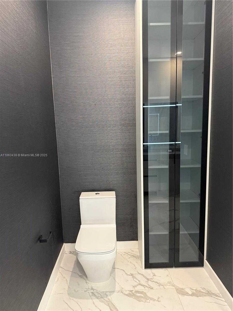 Small Image of 10857 NORTH WEST 84TH ST, Doral Number 21