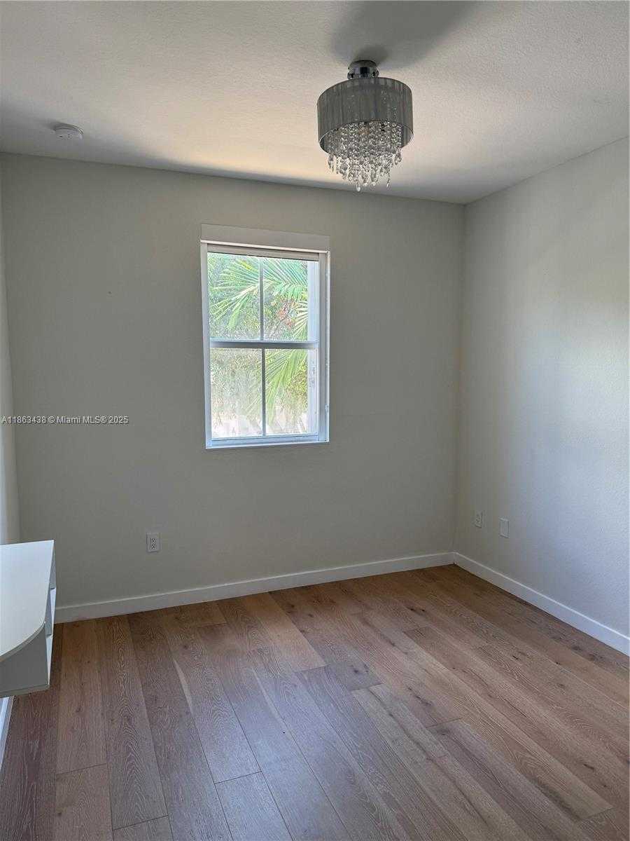 Small Image of 10857 NORTH WEST 84TH ST, Doral Number 22