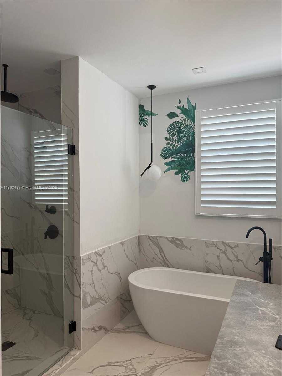 Small Image of 10857 NORTH WEST 84TH ST, Doral Number 24