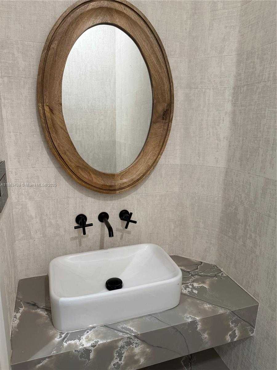 Small Image of 10857 NORTH WEST 84TH ST, Doral Number 25