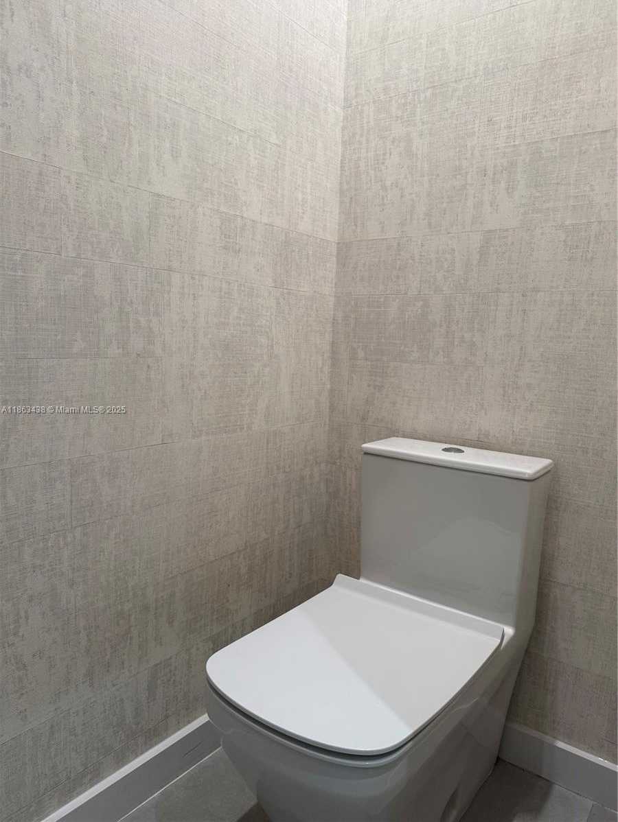 Small Image of 10857 NORTH WEST 84TH ST, Doral Number 26