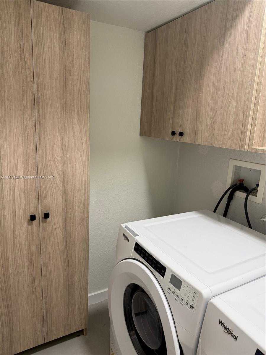 Small Image of 10857 NORTH WEST 84TH ST, Doral Number 31