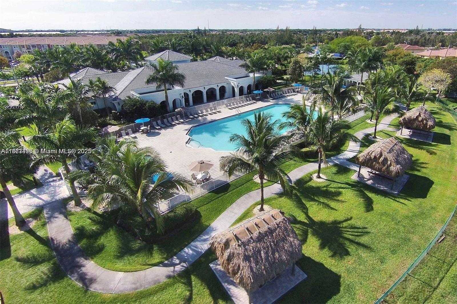 Small Image of 10857 NORTH WEST 84TH ST, Doral Number 4