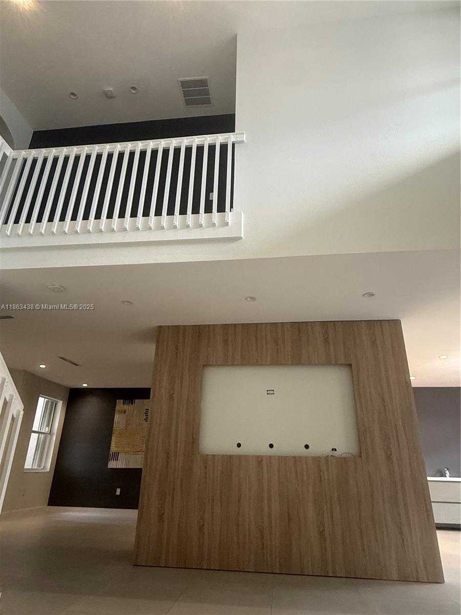 Small Image of 10857 NORTH WEST 84TH ST, Doral Number 9