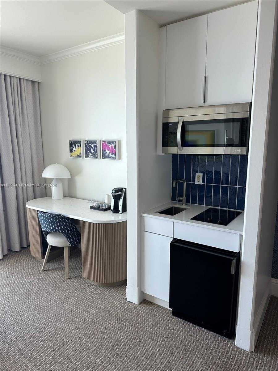Small Image of 4401 COLLINS AVE #2108, Miami Beach Number 11